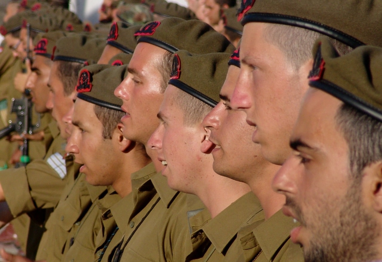 חיילים 
