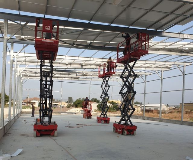 עבודות בגובה עם או בלי מנוף הרמה יתרונות וחסרונות