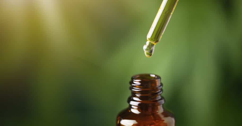 איך שמן CBD יכול לטפל בחרדה